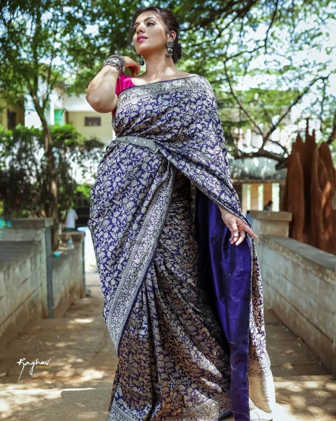 Sruthi Hariharan In Blue & Silver Floral Print Banarasi Silk Saree With Pink Blouse & Styled With Belt