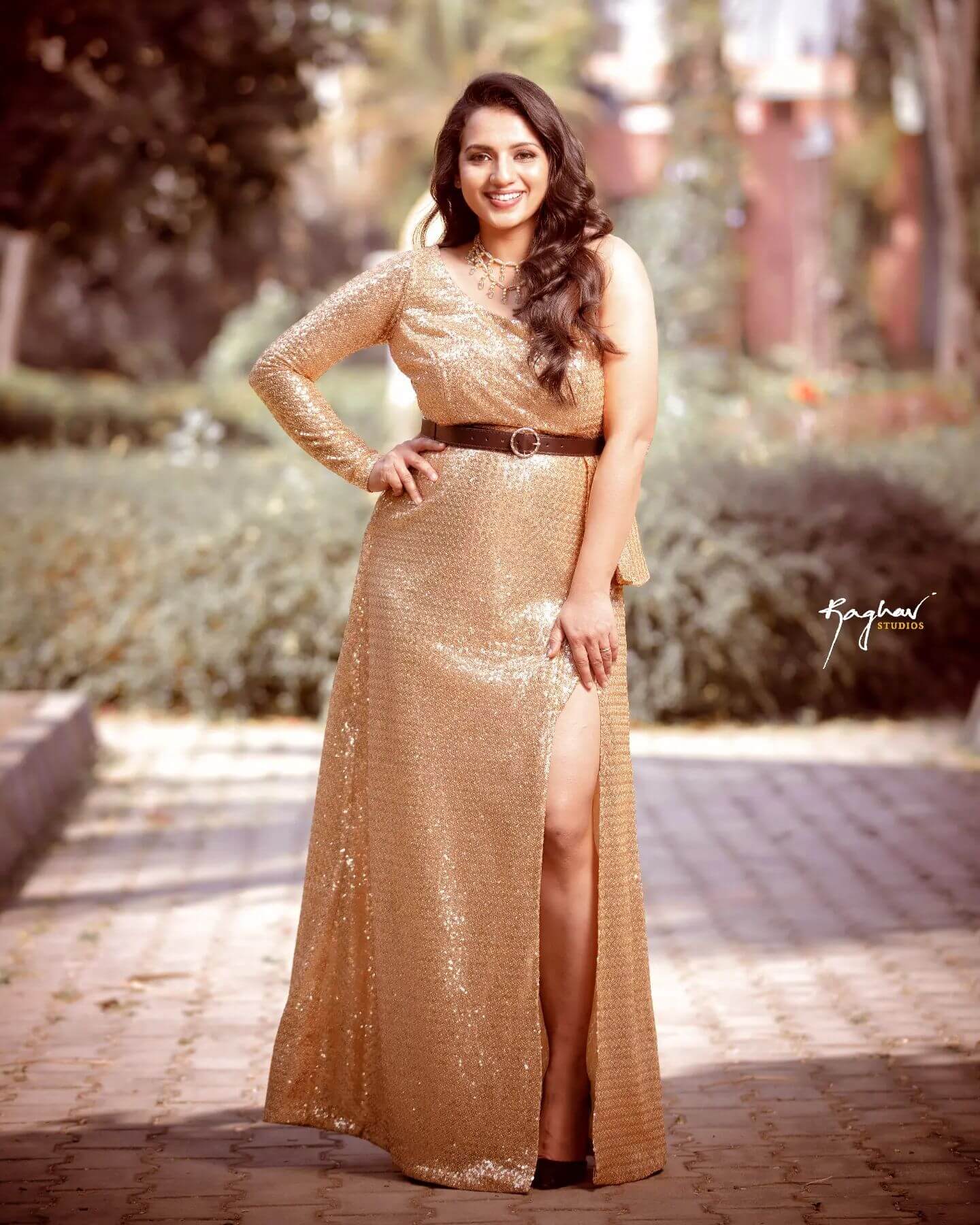 Sruthi Hariharan In One Side Shoulder High Slit Cut Gold Metallic Evening Gown
