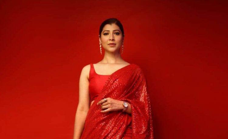 Tejaswini Pandit Look Smoking Hot In Red Glittery Saree With Red Solid Sleeveless Blouse