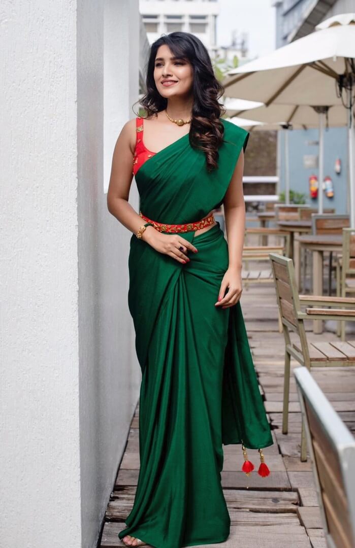 Vani Bhoja In Green Solid Saree With Red Blouse & Red Belt