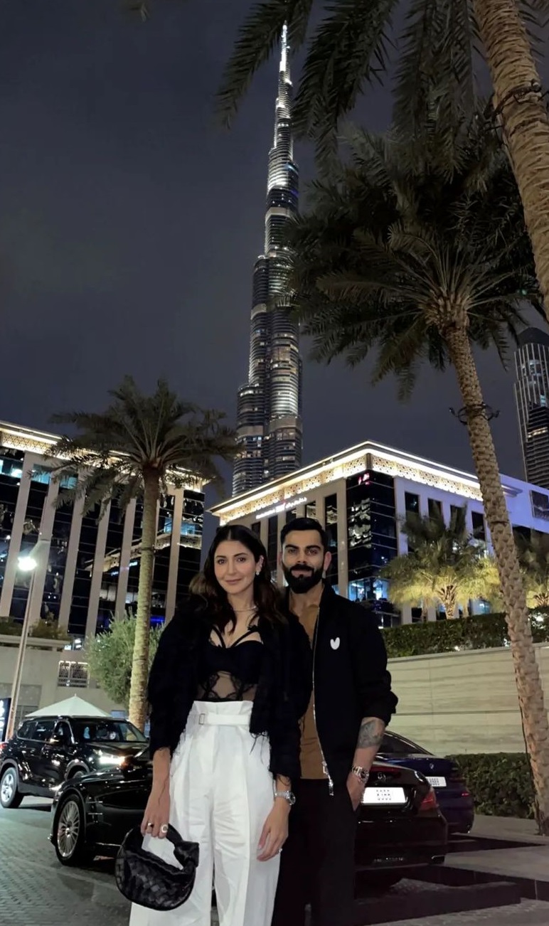 Virat Kohli Poses With Anushka Sharma On New Year's Eve