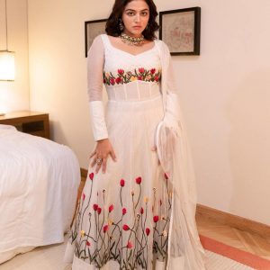 Wamiqa Gabbi Traditional,Sexy Outfits & Looks: Traditional Outfit Wear 