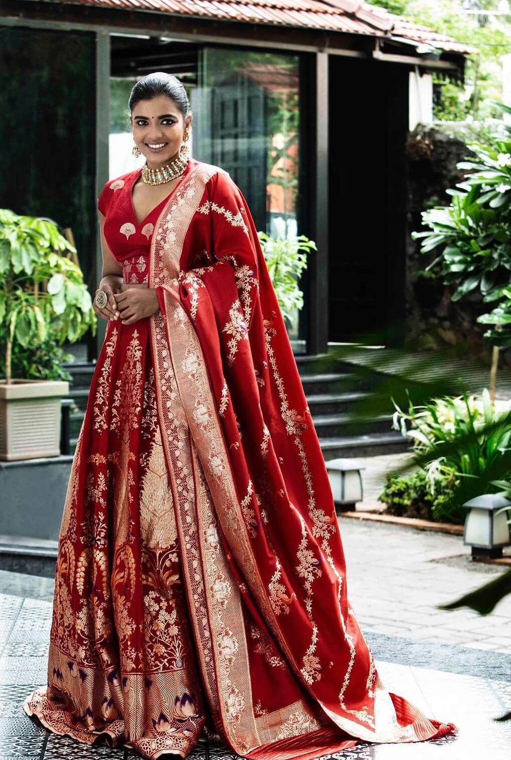Aishwarya Rajesh In Red Banarasi Silk Lehenga Can Be Your Bridal Chic & Stunning Outfits Looks