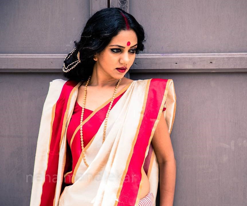 Neha Joshi Slaying The Bengali Bala Look In White & Red Traditional Bengali Saree
