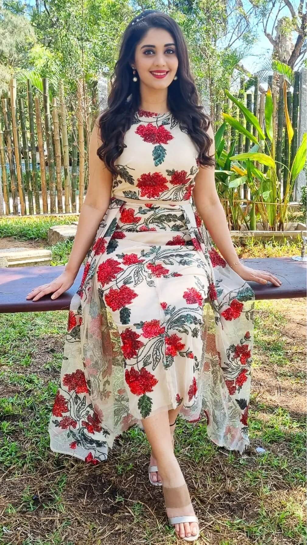 Surbhi Puranik Elegant Lovely Outfits & Pretty Looks In Beige Floral Print Dress