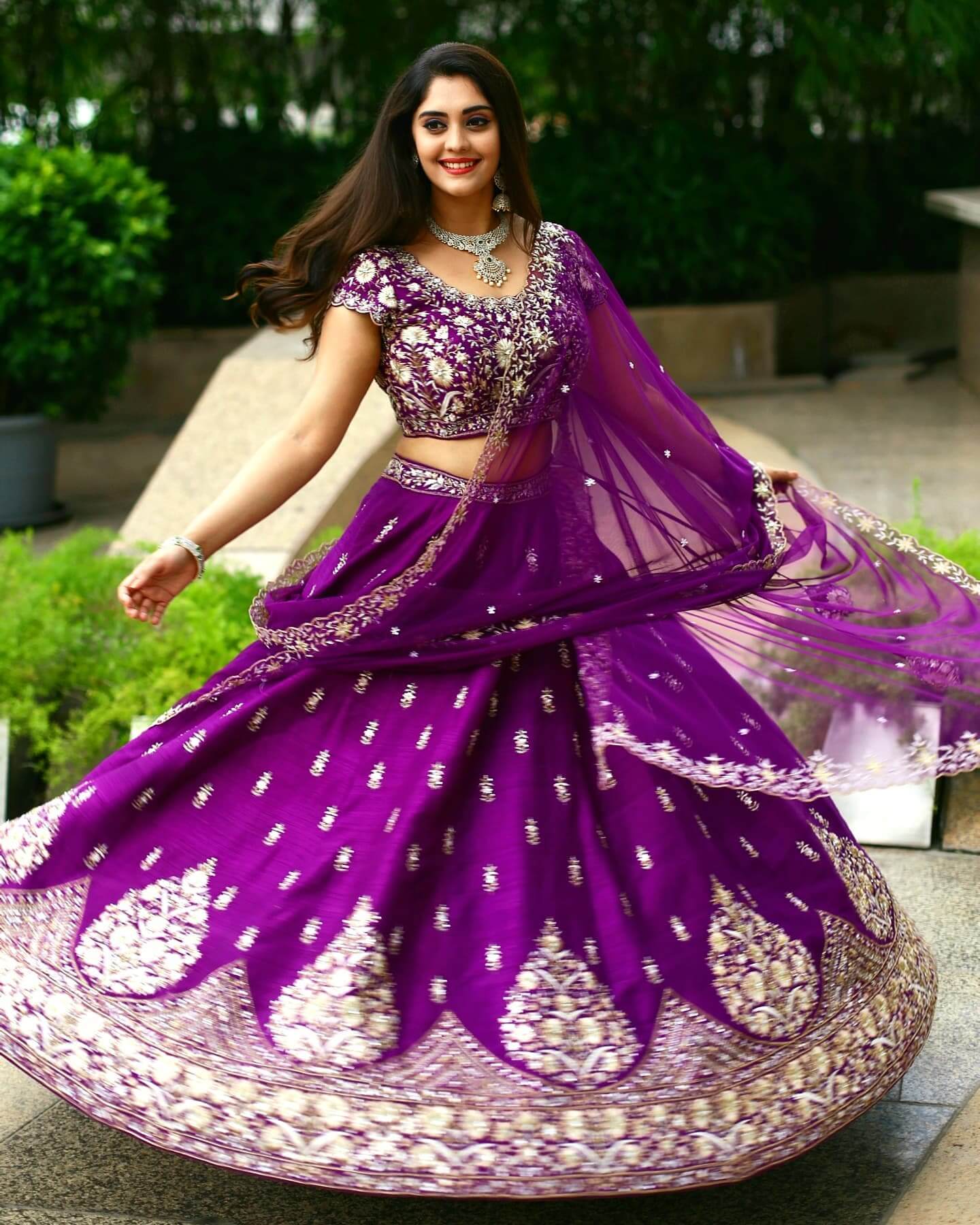 Surbhi Puranik Mesmerizing Lovely Outfits & Pretty Looks In Purple Lehenga