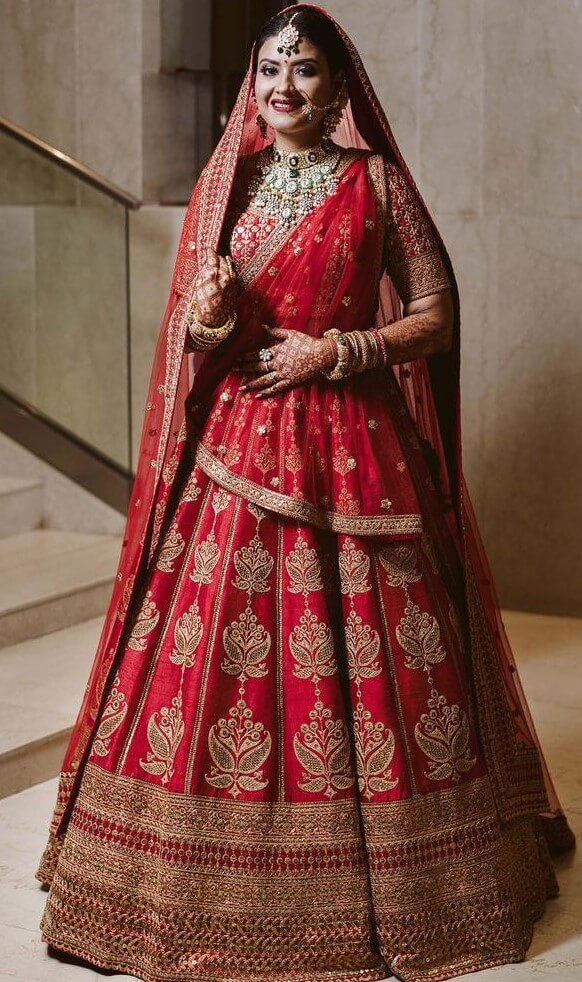 A Queenly Look: Bride Sakshi Agarwal Recreates Actress Mouni Roy's Wedding Look