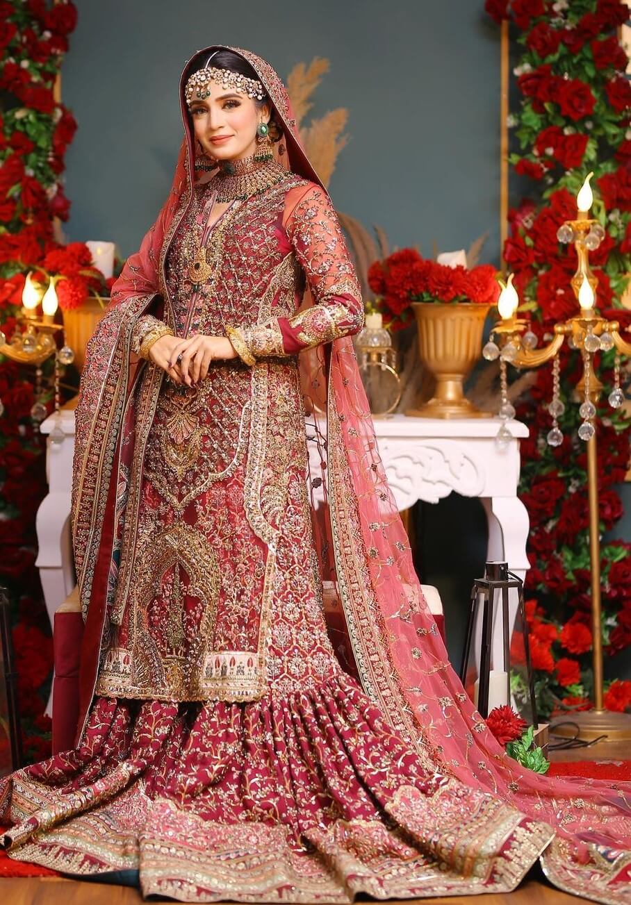 Achieve a Trendsetting Look with this Muslim Wedding Outfit!