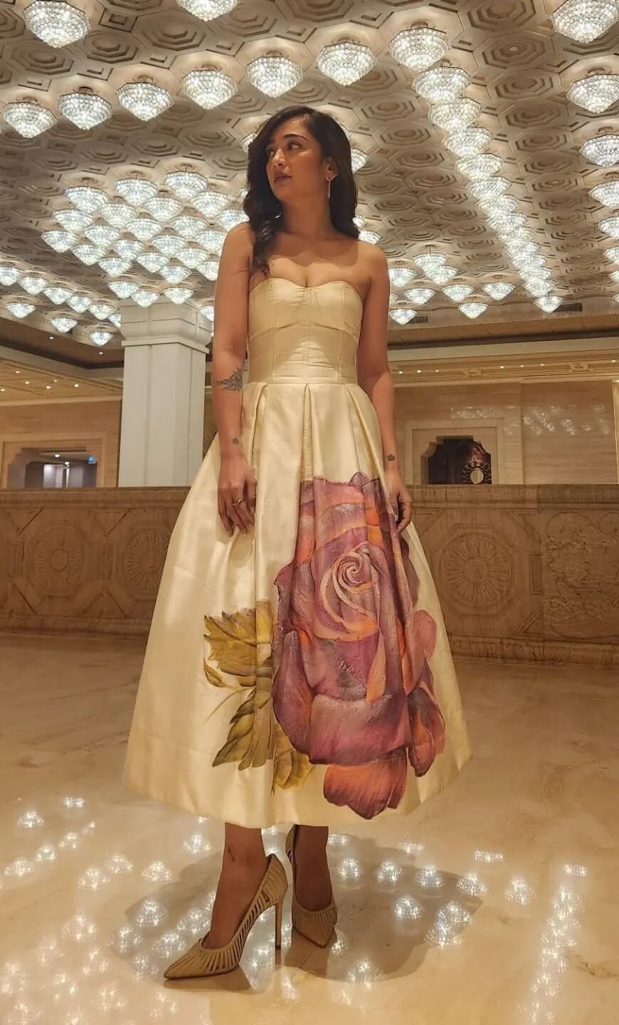 Akshara Haasan In Award Function Wearing Off White Divine Off Shoulder Dress