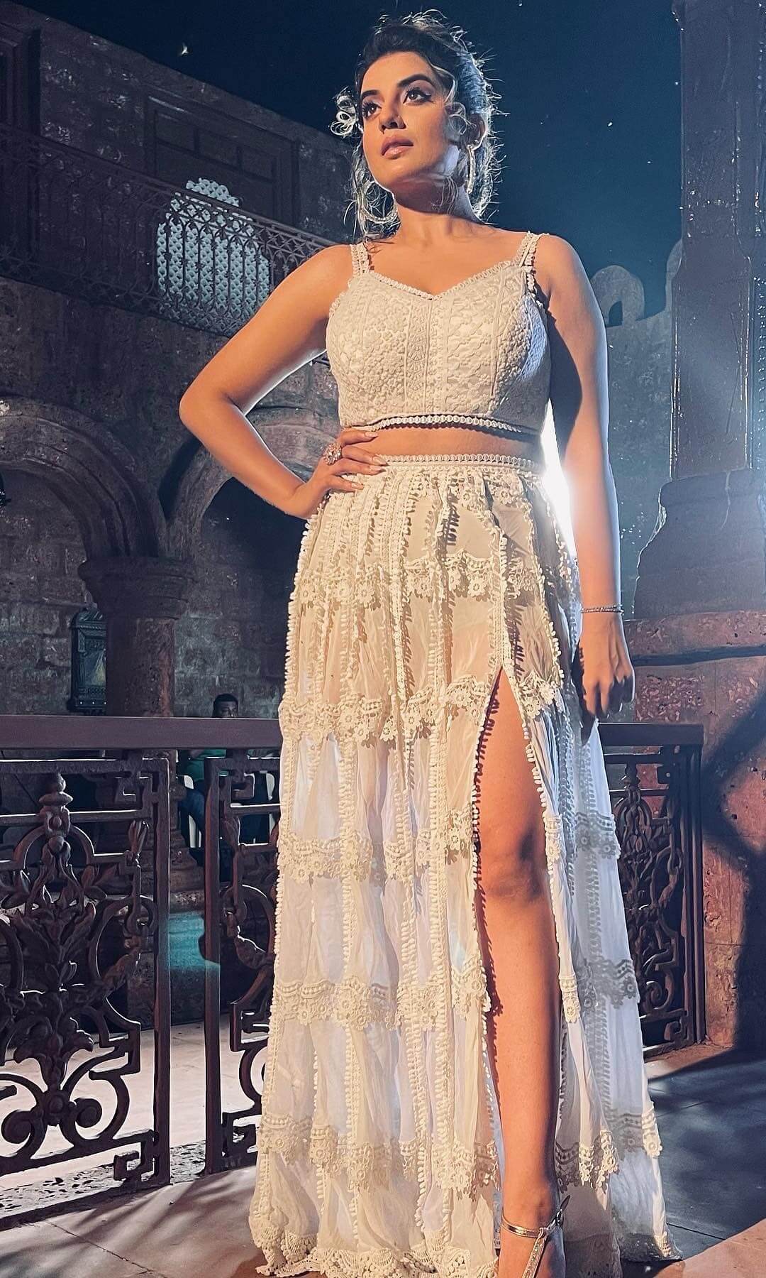 Akshara Singh Sexy Look In Ivory White Embellished Co-Ord Set With Slit Cut Skirt