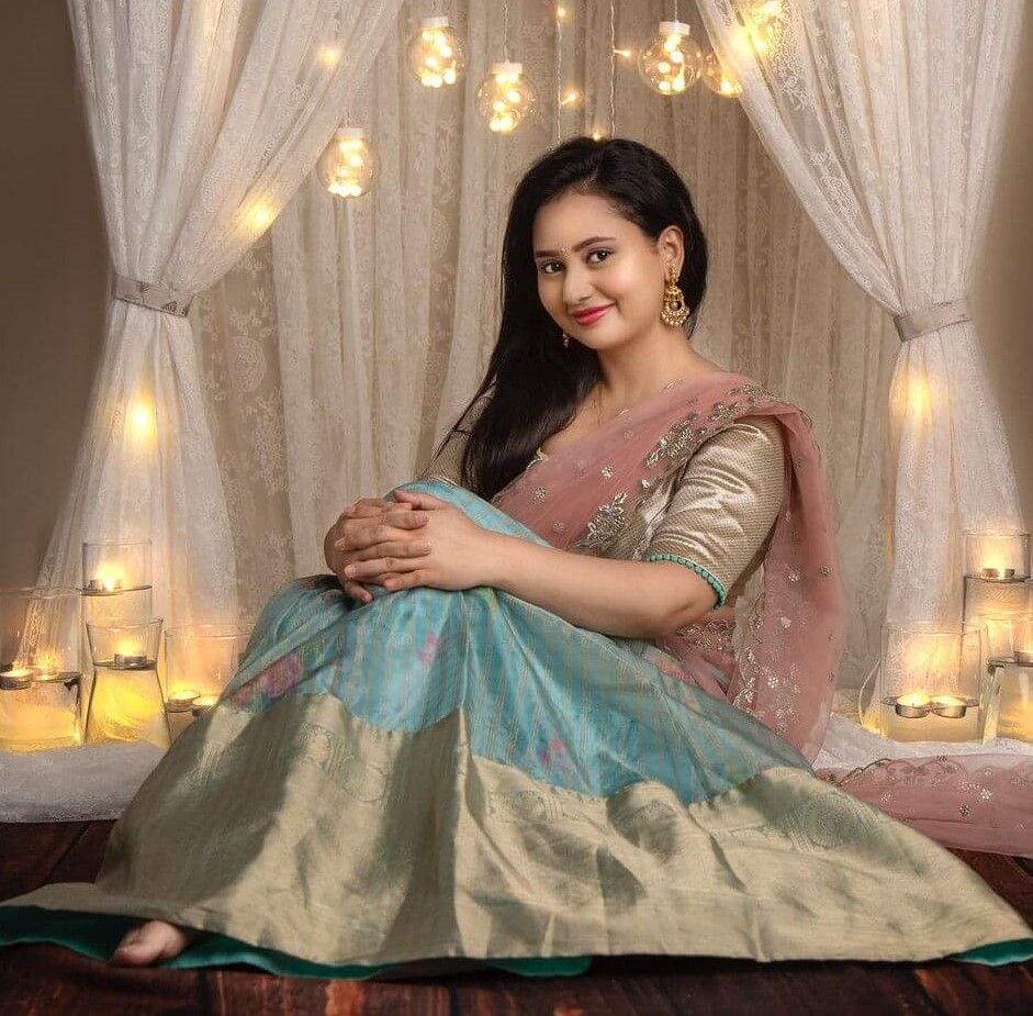 Amulya Elegant In Blue Lehenga With Pink Net Dupatta & Light Golden Blouse