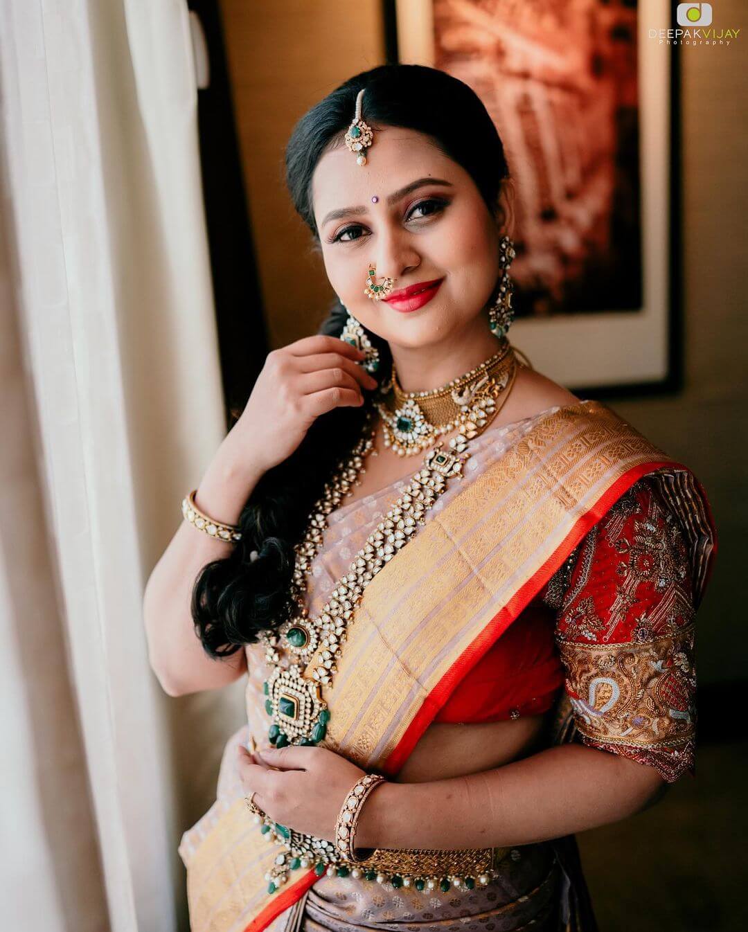 Amulya Look Gorgeous In Off White Golden Zari Saree Border & Red Blouse Paired With Kundan Jewellery