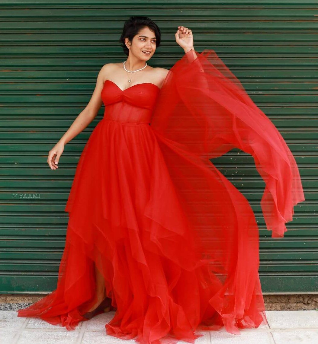 Anarkali Marikar Look Beautiful & Sexy Hot Red Off Shoulder Net Gown Looks Like Princess
