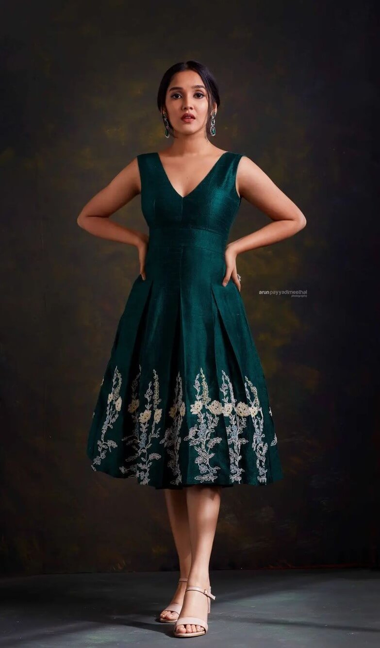 Anikha Surendran Look Stunning In Dark Green V-Neck Fit & Flare Dress