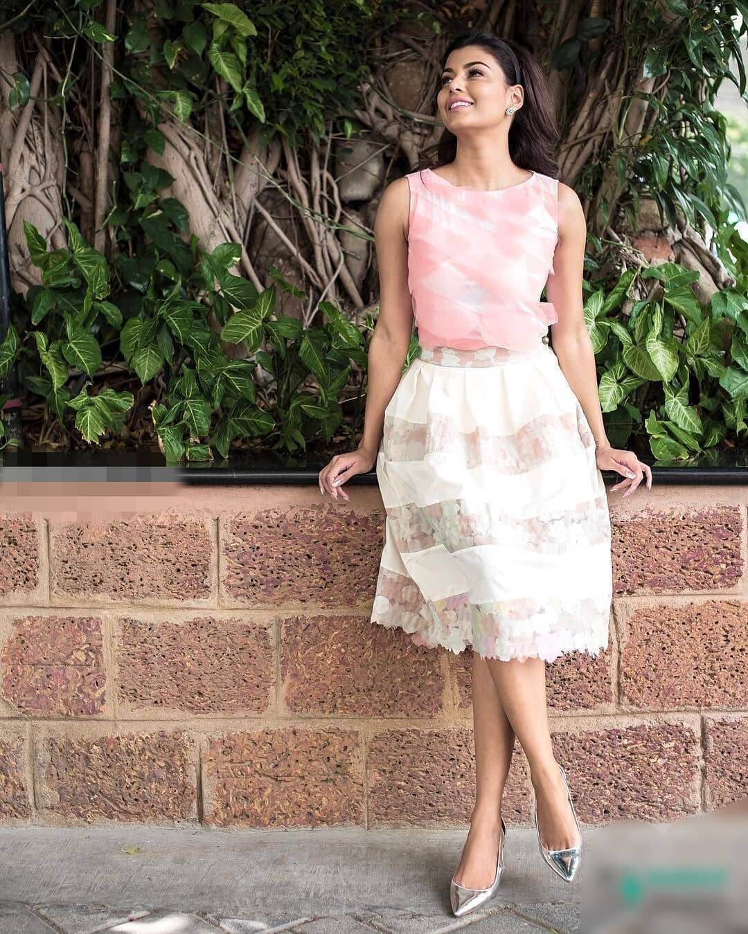 Anisha Ambrose Look Pretty In Sleeveless White & Pink Short Dress