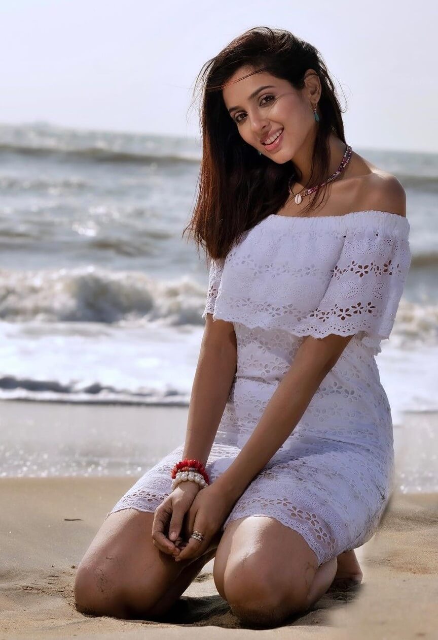 Beach Babe Riya Suman Got Perfect White Off Shoulder Dress For Vacation