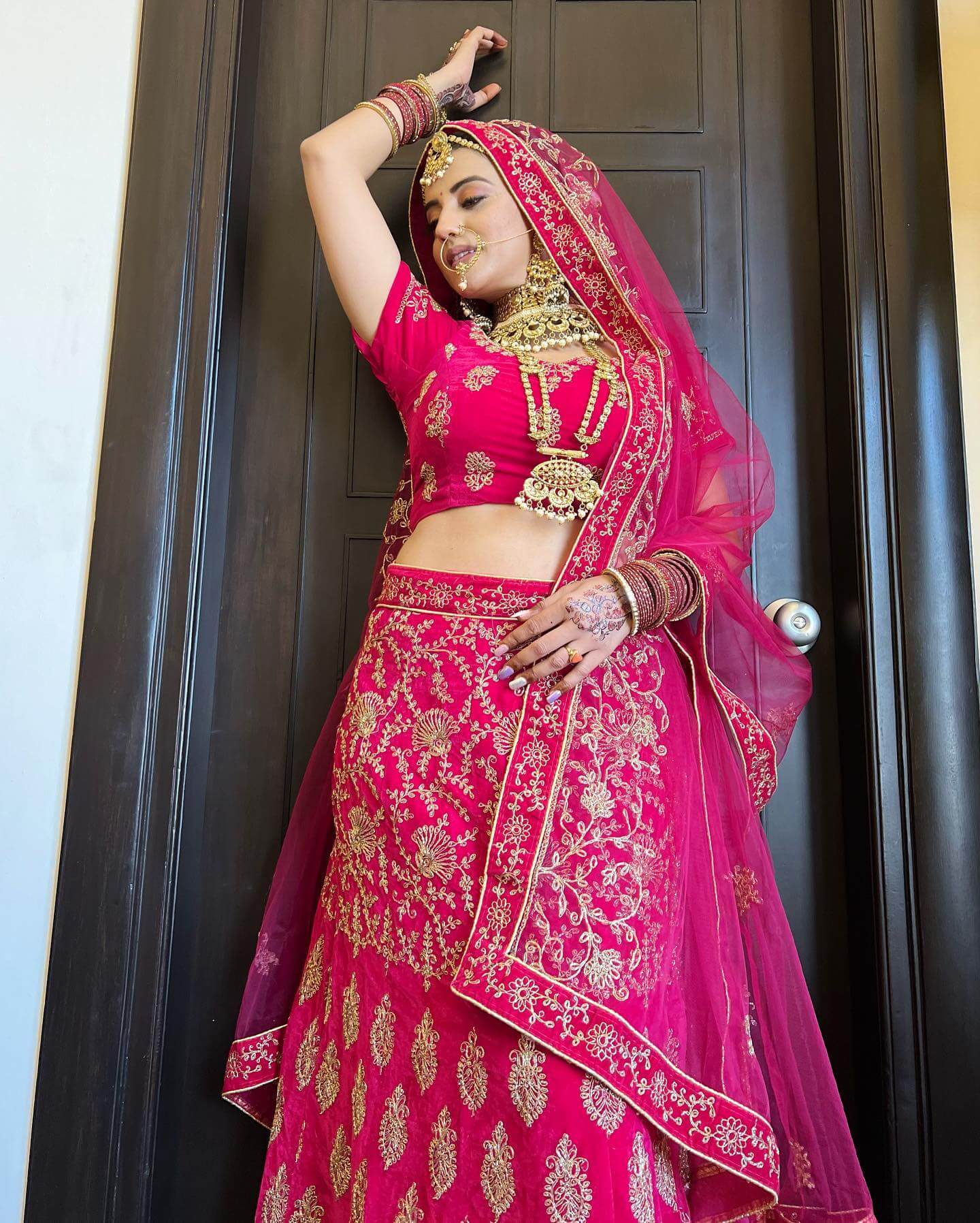 Beautiful Akshara Singh In Traditional Bridal Look Wearing Hot Pink Zari Work Heavy Embroidery Lehenga With Kundan Jewellery Set
