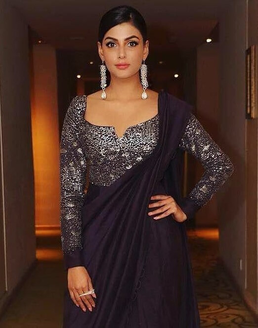 Beauty Bae Anisha Ambrose In Solid Black Saree Paired With Sequined  Fullsleeves Designer Blouse