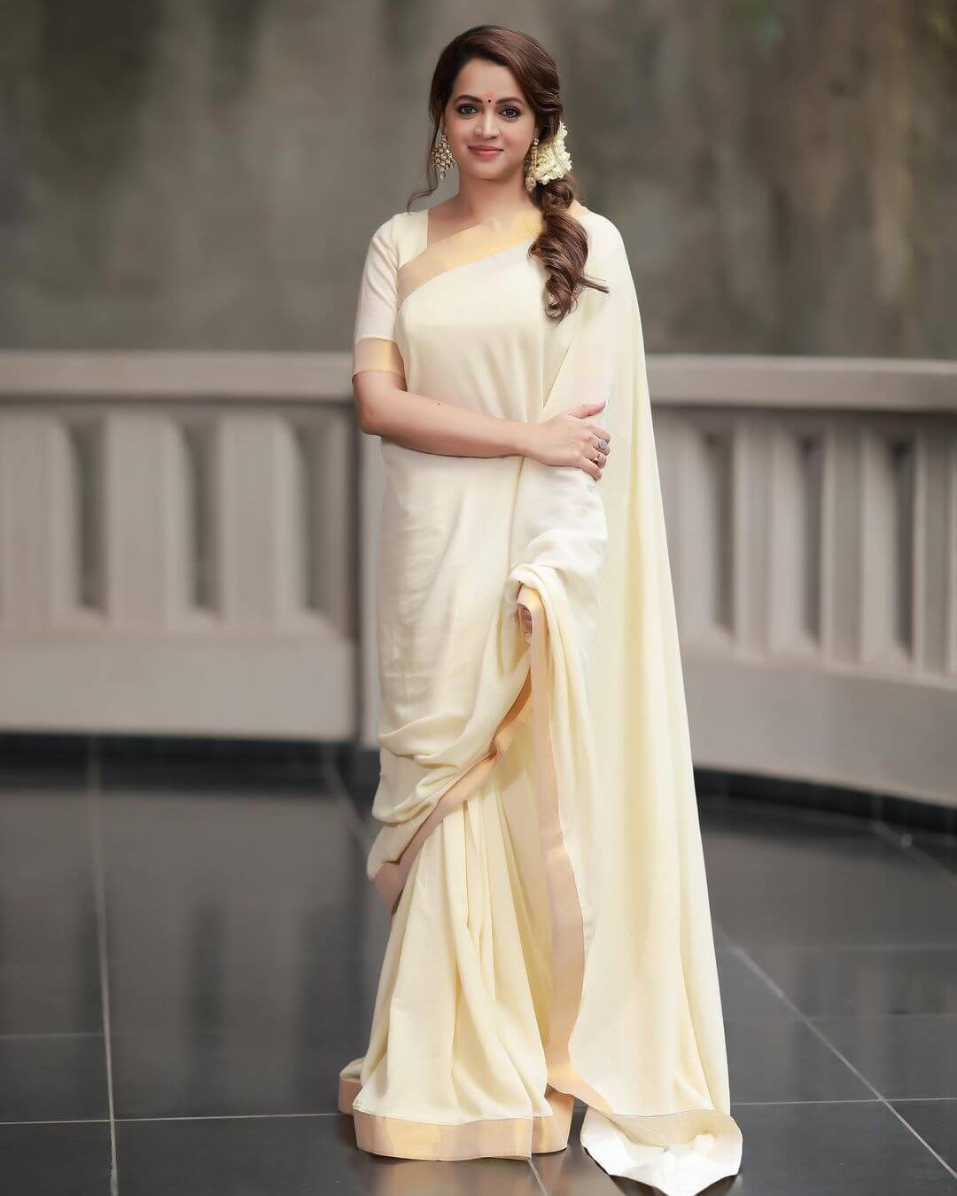 Bhavana Menon Simple & Elegant Look In Off White & Golden Saree
