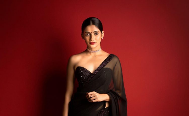 Big Boss Tamil Fame Losliya Mariyanesan Iconic Look In Black Embellished Saree With Off-Shoulder Blouse