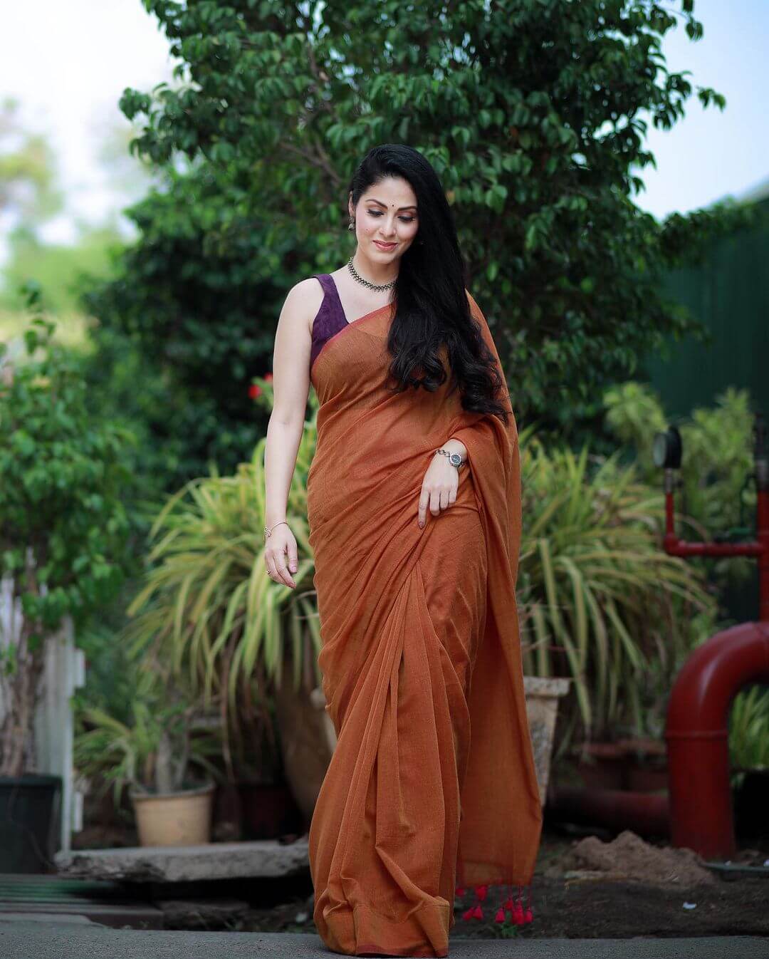 Gorgeous Sadha  In Solid Brown Saree With Purple Sleeveless Blouse