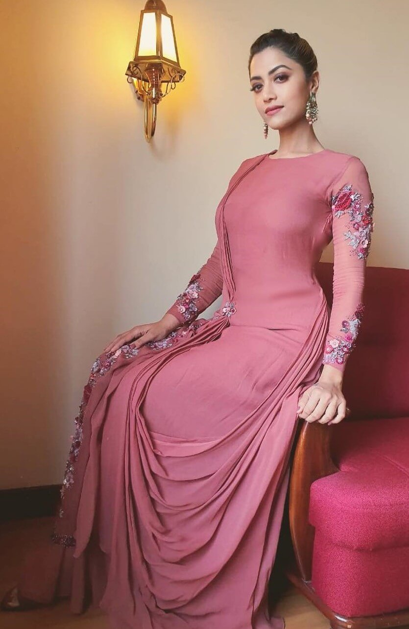 Mamta Mohandas Chic & Classy Look In Dusky Pink Drapped Dress