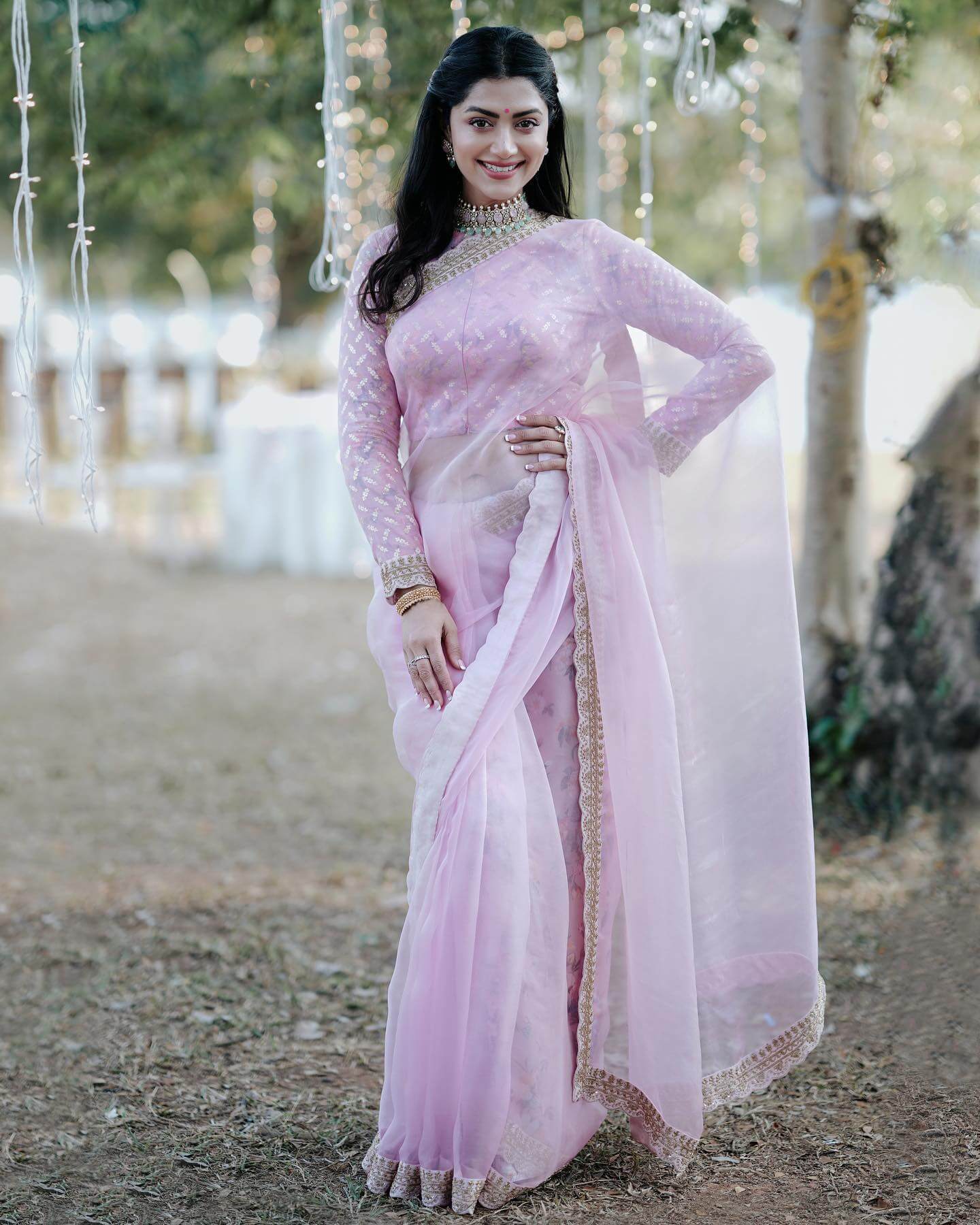 Mamta Mohandas Vibrant & Peppy Look In Baby Pink Solid Saree Paired With  Full Sleeves Blouse