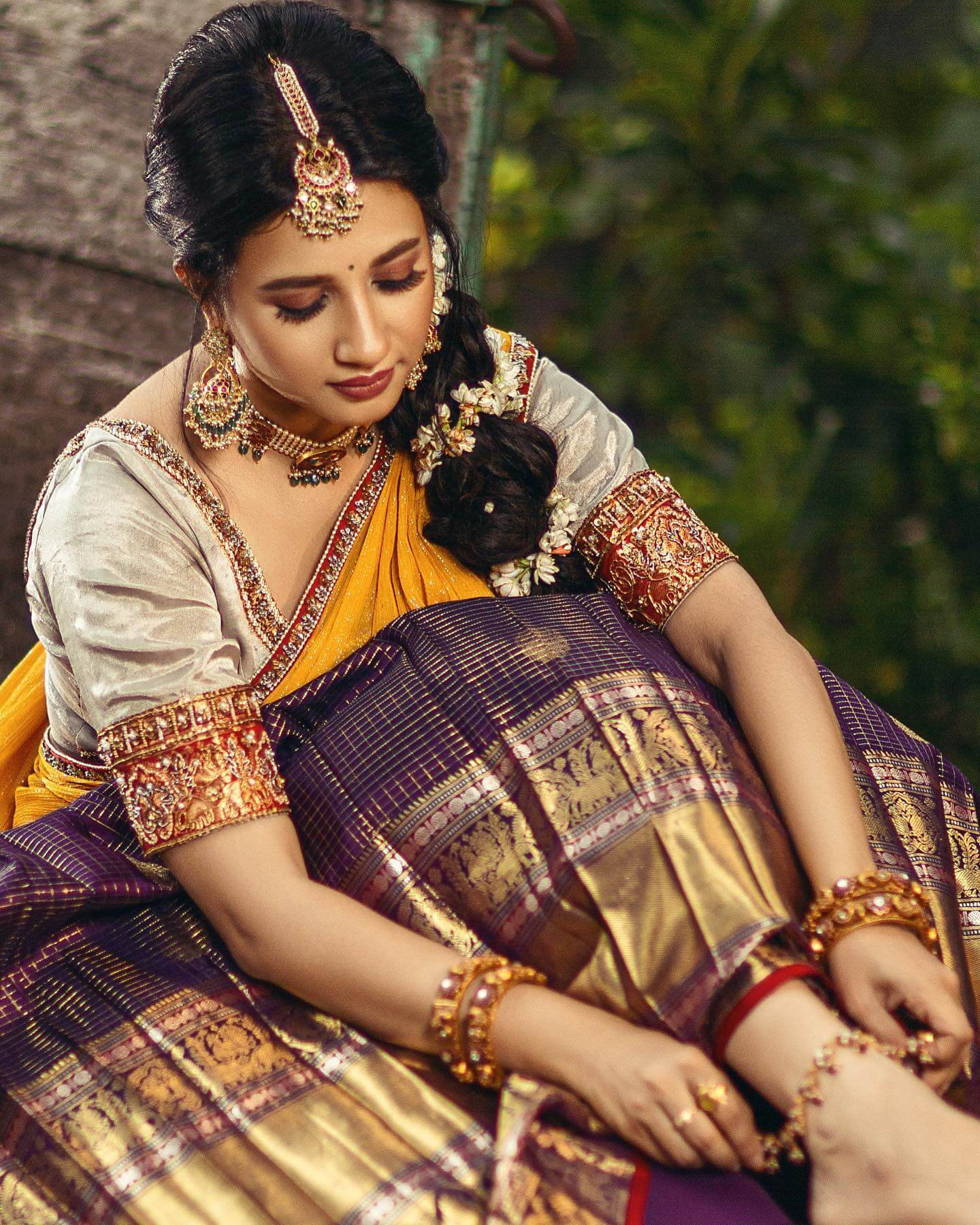 Manvitha Kamath Splendid Look In Banarasi Lehenga Paired With Gold & Kundan Jewellery