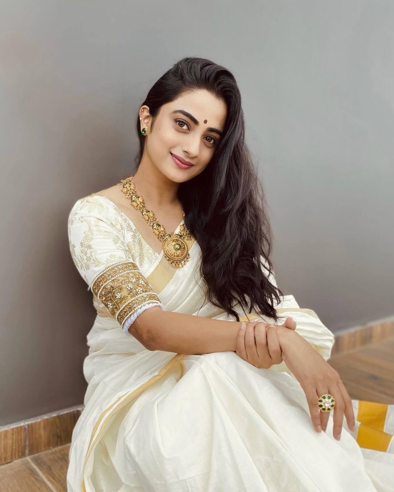 Namitha Pramod Classy & Elegant Look In White Silk Saree With Temple Design Jewellery