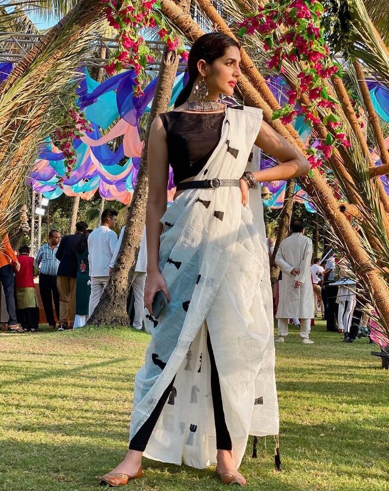 Natasha Singh Fusion Look In White Printed Saree With Black Pants & Blouse