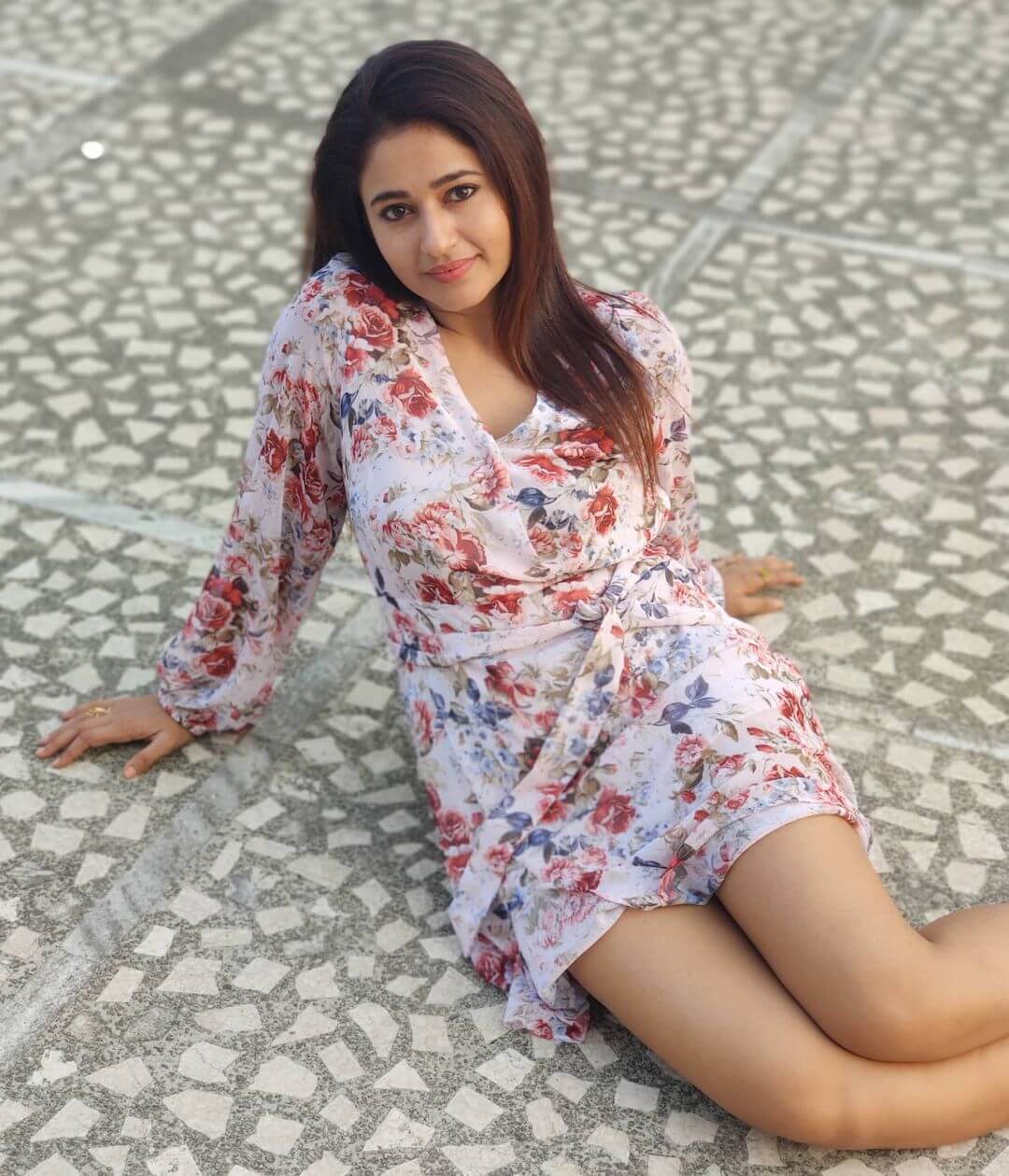 Poonam Bajwa In Off White Floral Print Wrapped Up Dress Look Pretty On Her