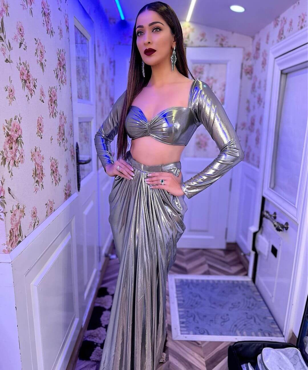 Raai Laxmi Bold & Glam Avtar In Silver Metallic Draped  Skirt Set