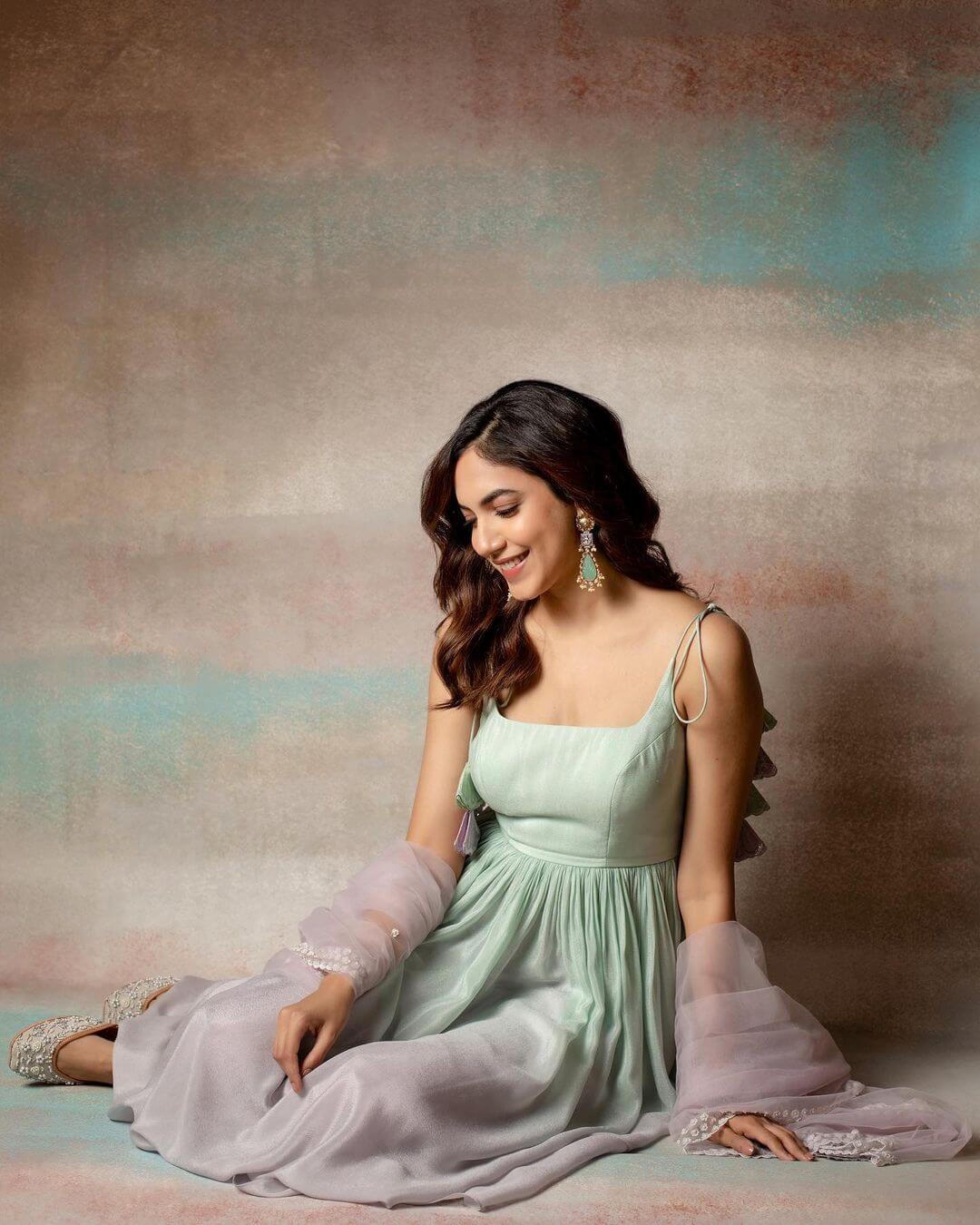Ritu Varma In Beautiful Ombre Green & Lavender Tassel Knot Sleeves Kurta Set