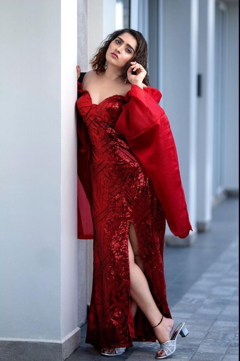 Sanusha Santhosh Dazzling Look In Red Sweetheart Neck Off-Shoulder Bodycon Dress