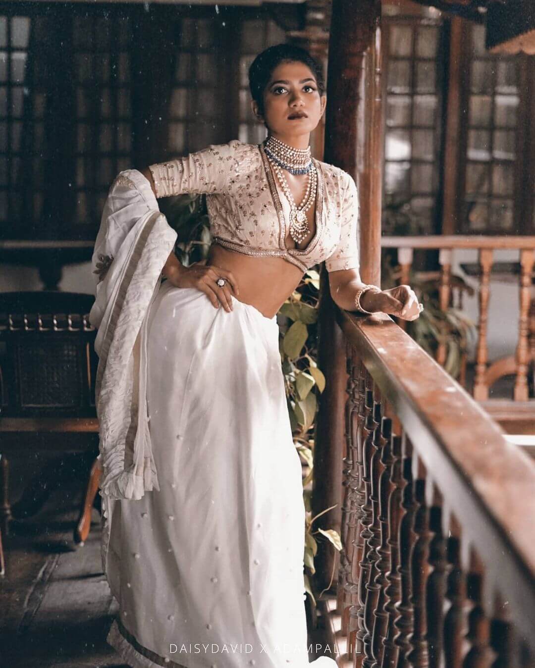 Sexy Anarkali Marikar In White Deep Plunging Neckline Blouse & Saree With Kundan Jewellery Set