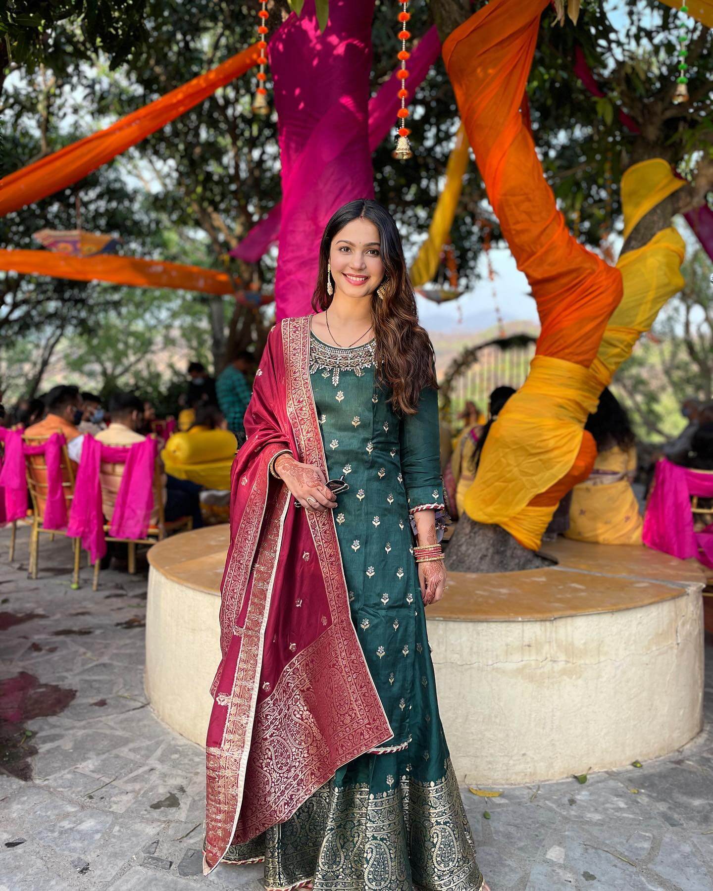 Shamata Anchan In Green Golden Zari Woven Silk Kurta Set Maroon Silk Dupatta