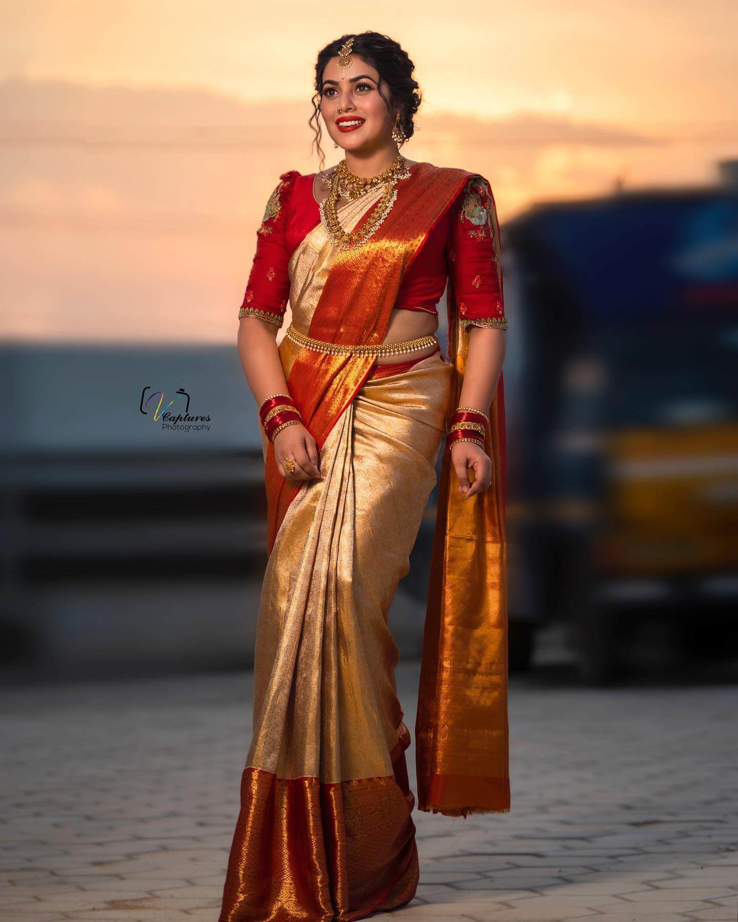 Shamna Kasim Slaying The South Indian Look In Golden & Red Kanjeevaram Saree With Gold Temple Design Jewellery
