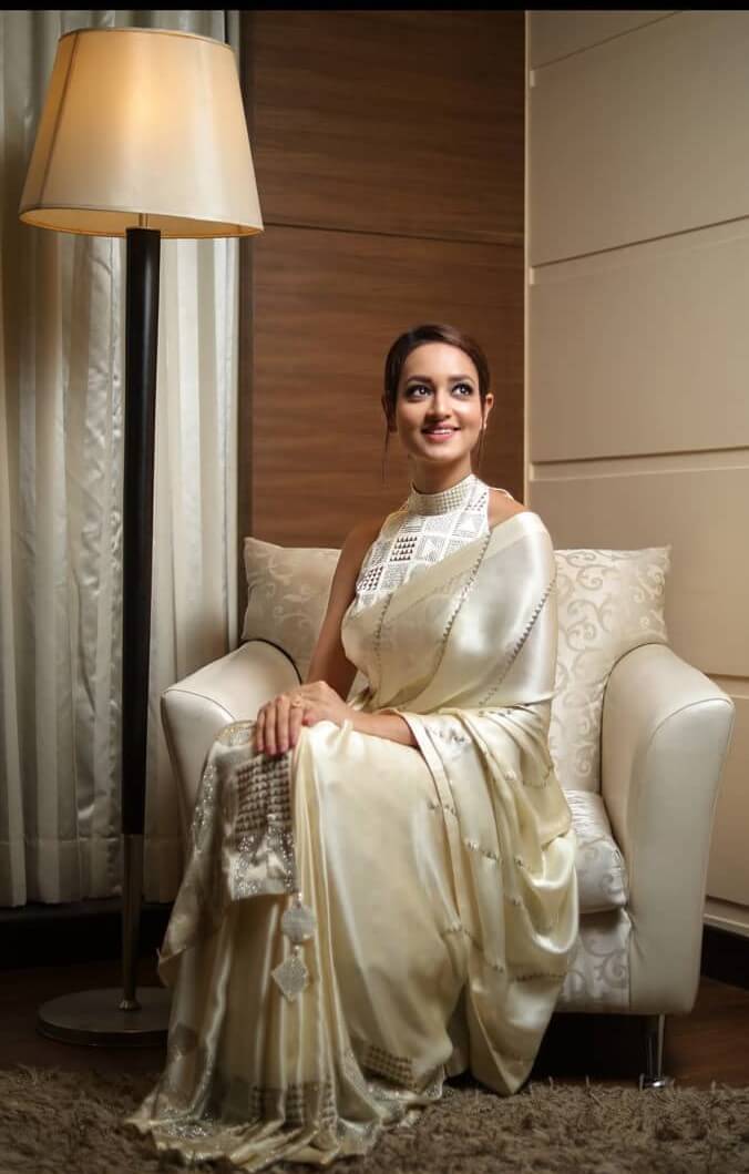 Shanvi Srivastav Chic & Classy Look In White Sartin Silk Saree With Halter High Neck Blouse
