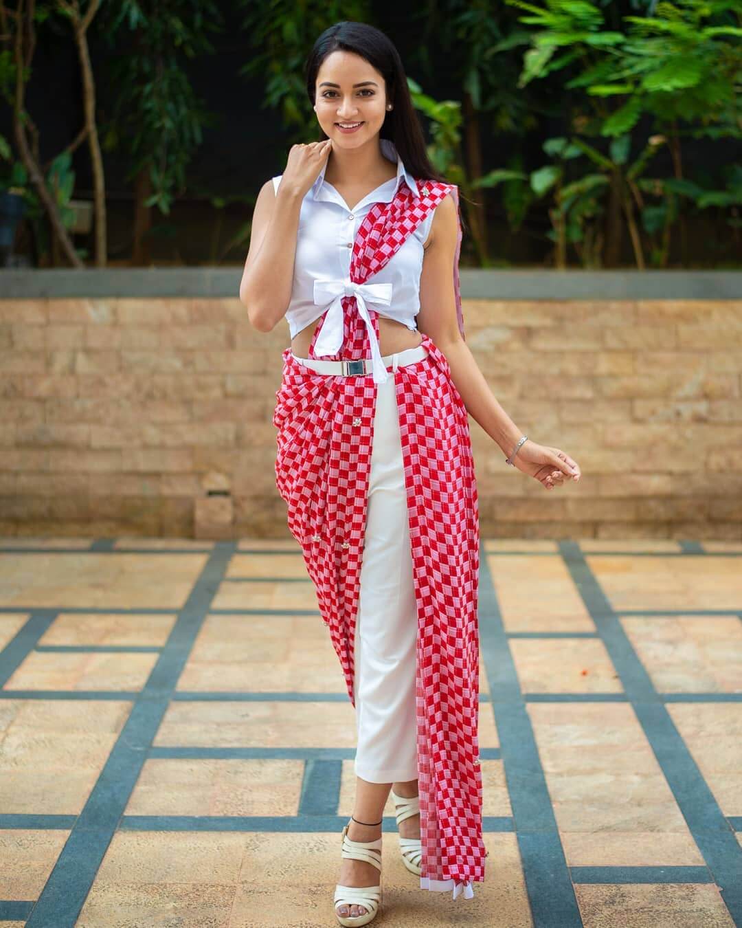 Shanvi Srivastav Slaying In White & Red Designer Pant & Saree Look
