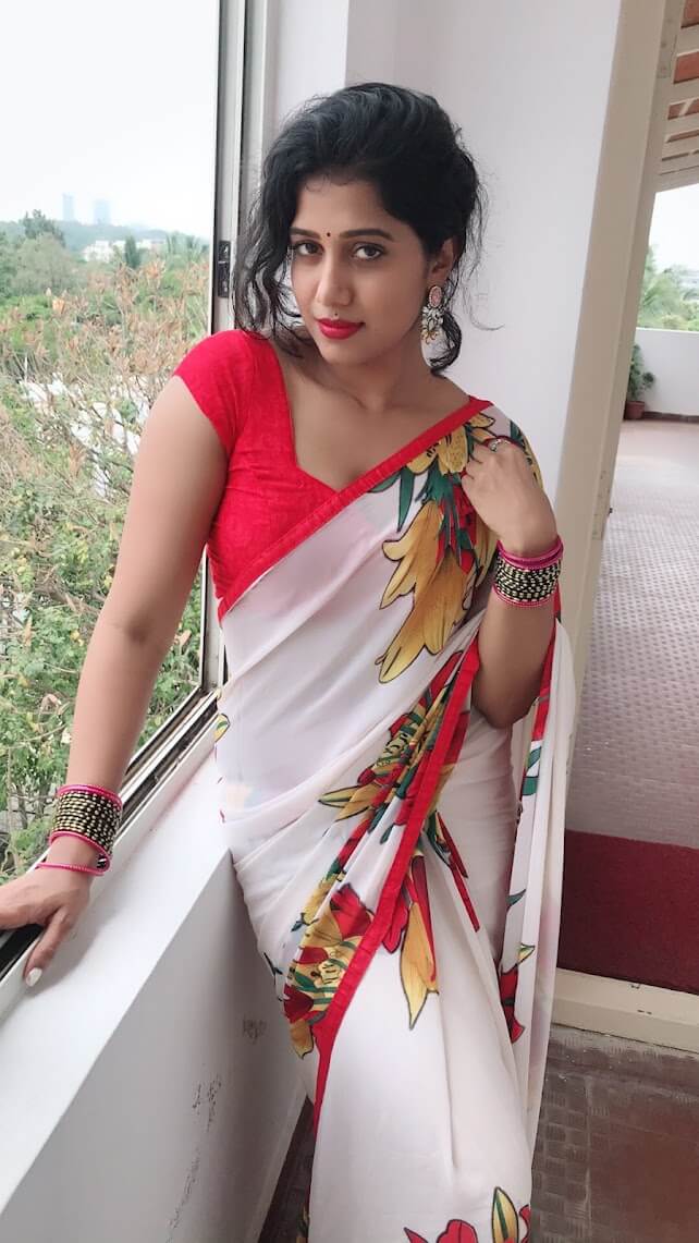 Shilpa Manjunat Beautiful In White & Red Printed Saree With Red Half Sleeves Blouse