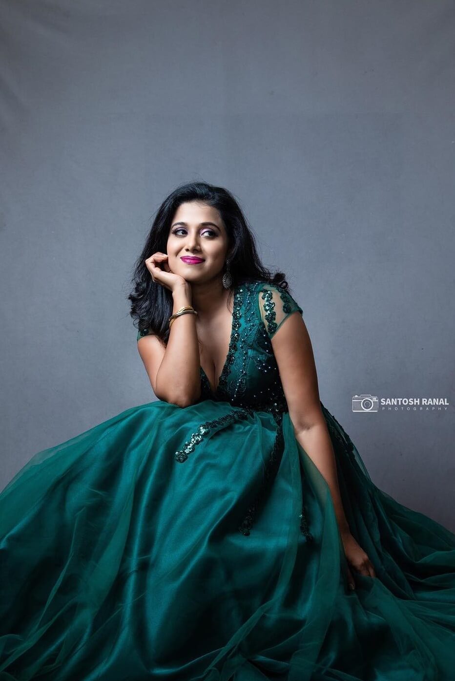 Shilpa Manjunath In Green Embroidered Deep Neck Gown