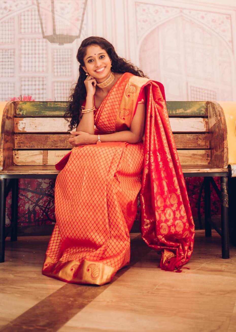 South Actress Krisha Kurup Look Beautiful In Red & Golden Blend Zari Saree