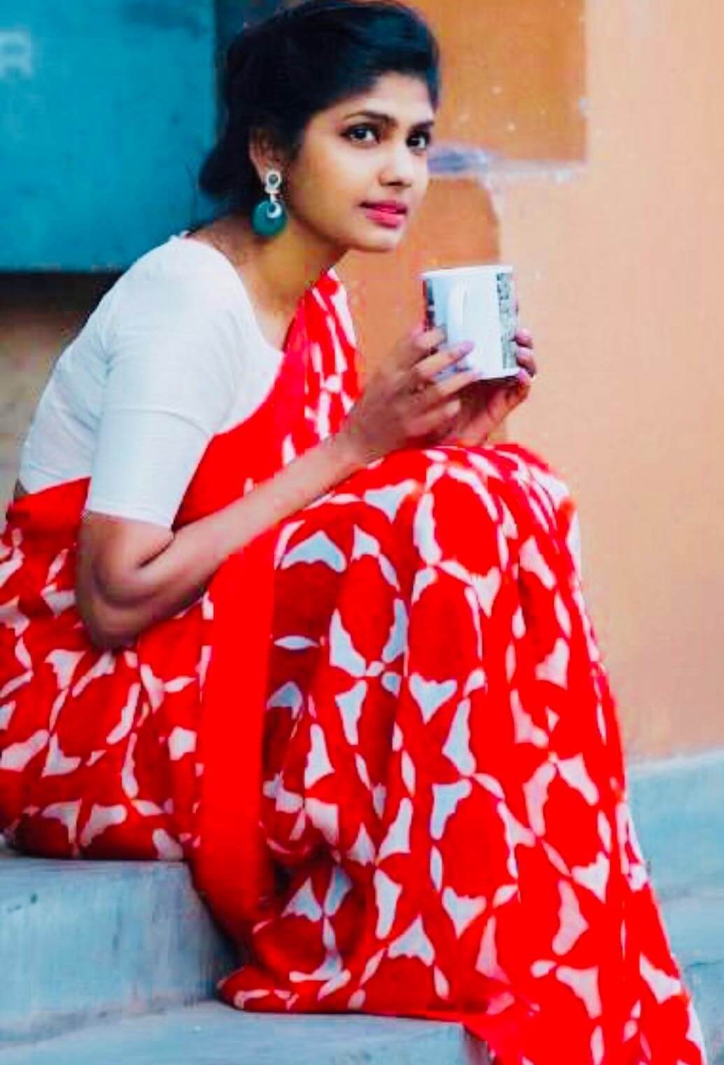 South Actress Niranjani Ahathian Simple & Chic Look In RED & White Printed Saree Paired With White Half Sleeves Blouse