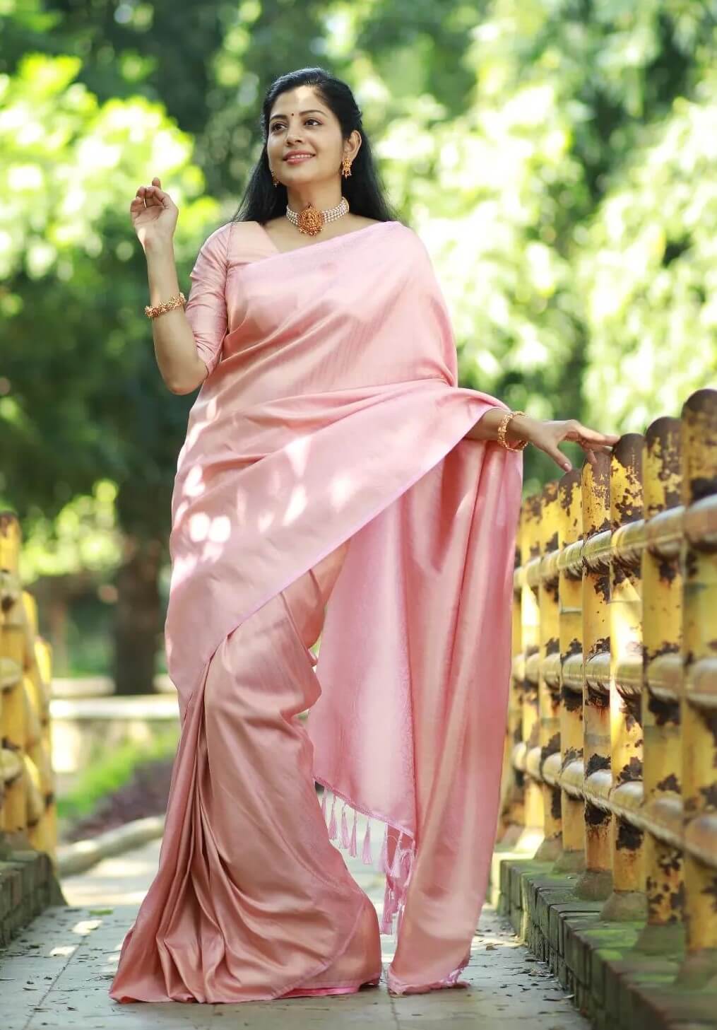 Sshivada Look Effortlessly Beautiful In Pink Silk Saree With Minimal Jewellery Look