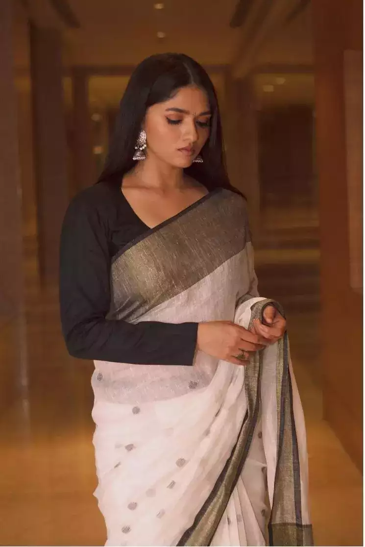 Sunainaa Elegant Look In White & Black Cotton Saree Paired With Black Full Sleeves Blouse