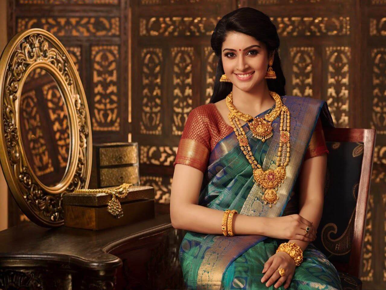 Tanya Ravichandran Donning In Green Kanjeevaram Silk Saree Paired With Gold Jewellery Set