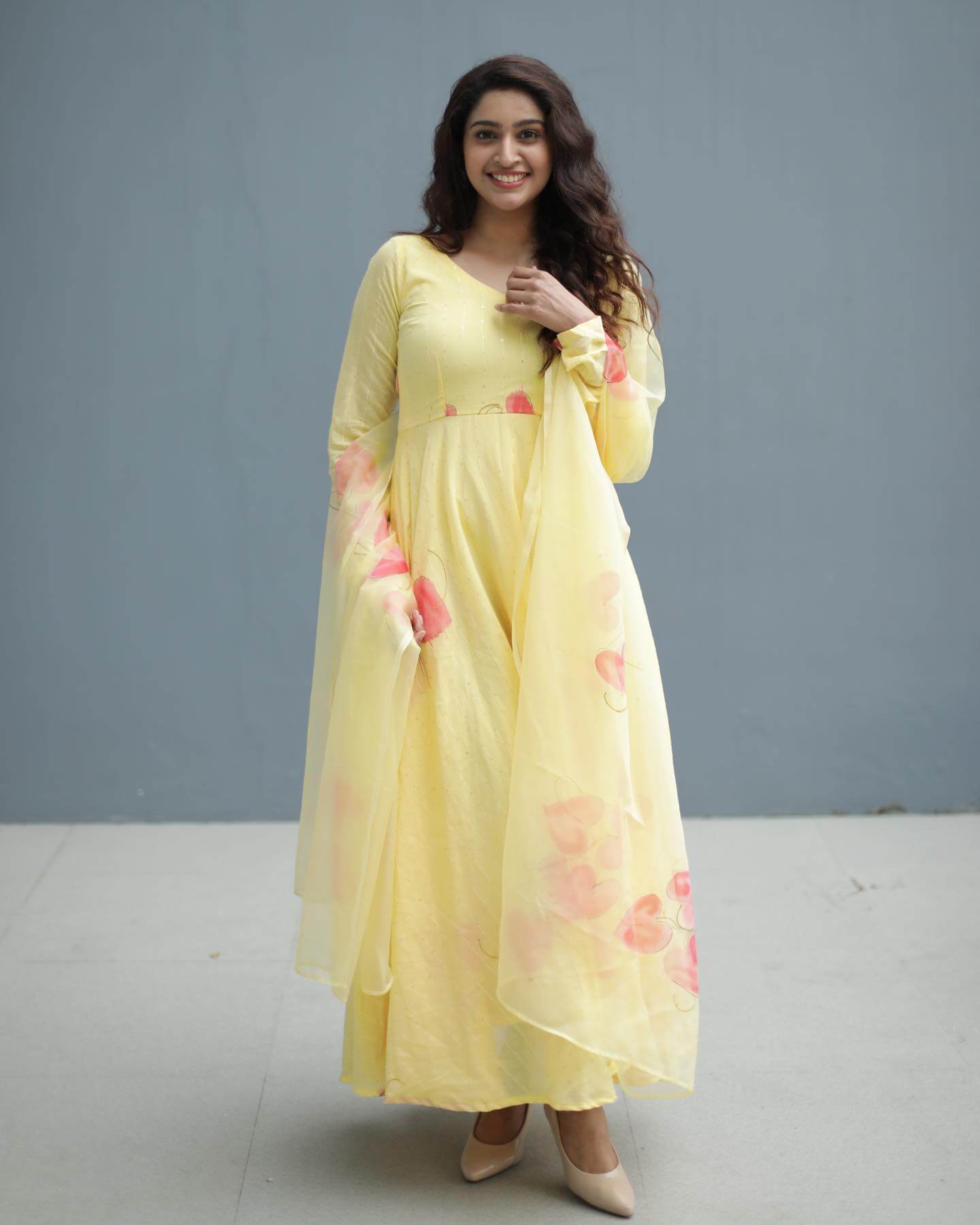 Tanya Ravichandran In Yellow Floral Print Saree