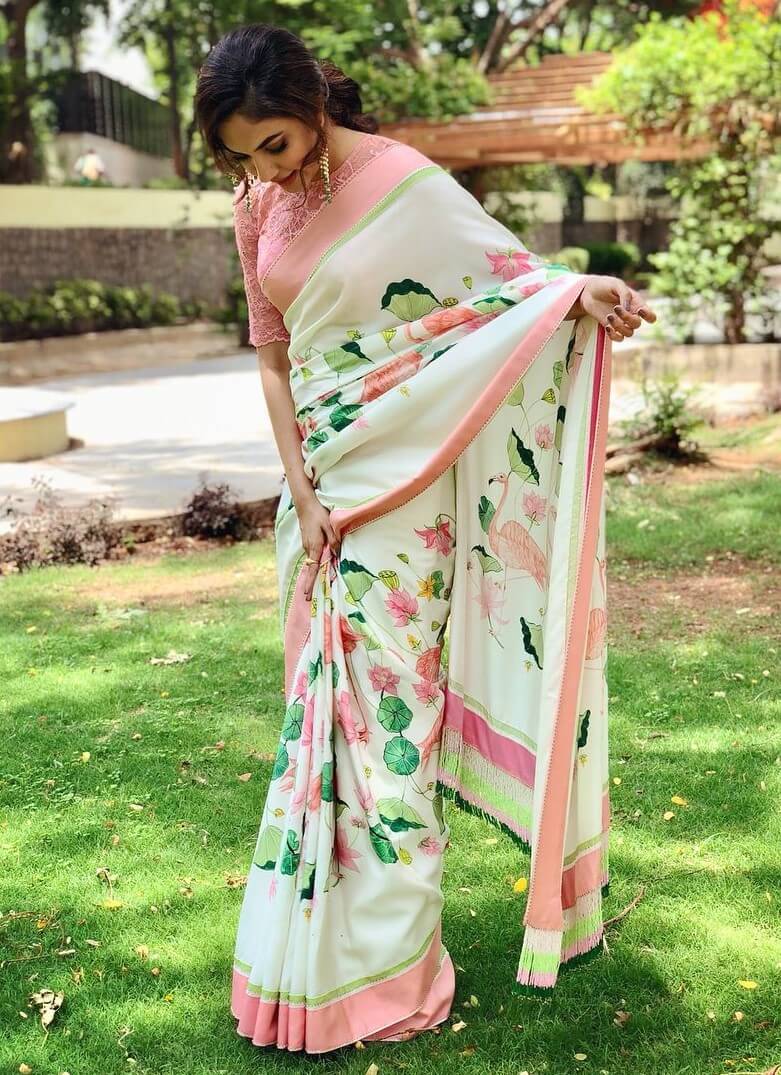 Tollywood Actress Ritu Varma In Off White & Pink Floral Printed Saree With Pink Lace Blouse