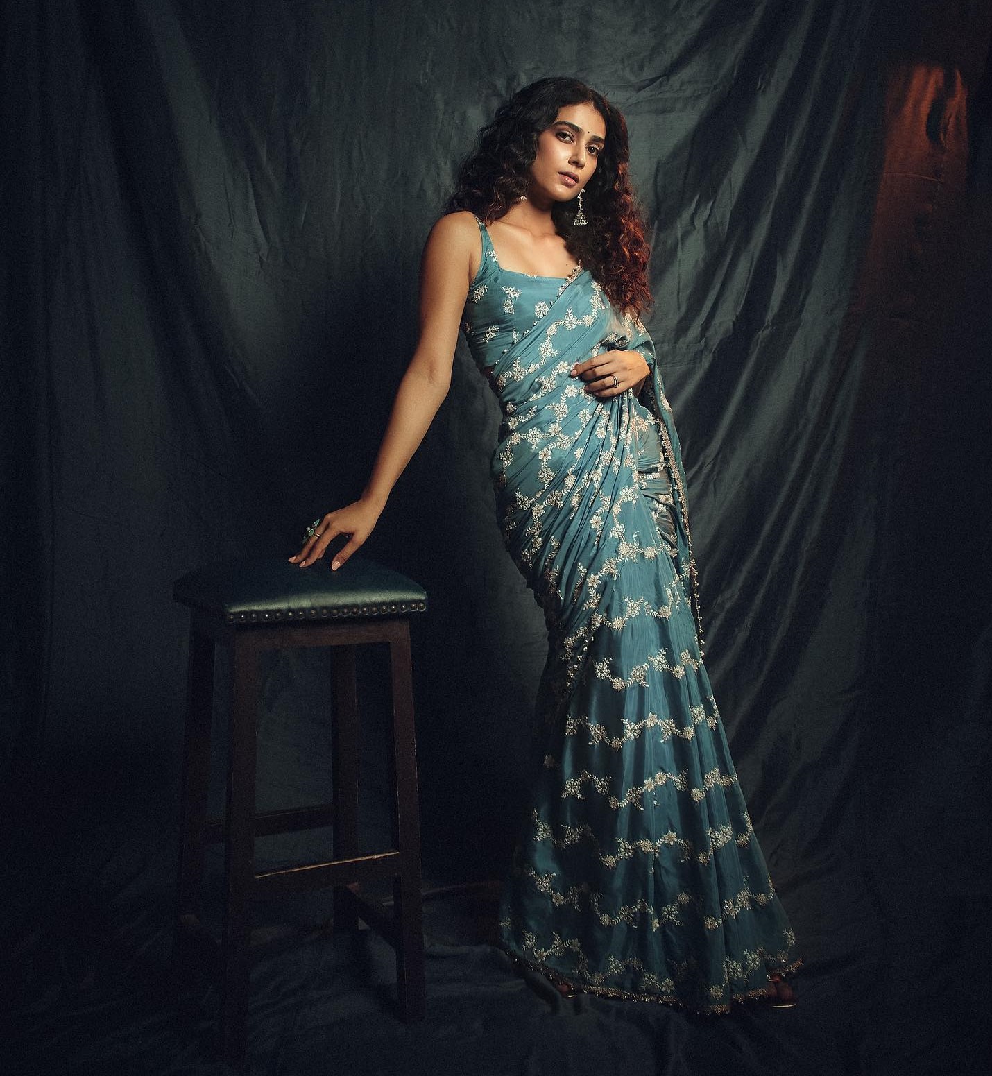 Aakanksha Singh Looks Stunning In Blue Embroidered Monochrome Saree With Sleeveless Blouse