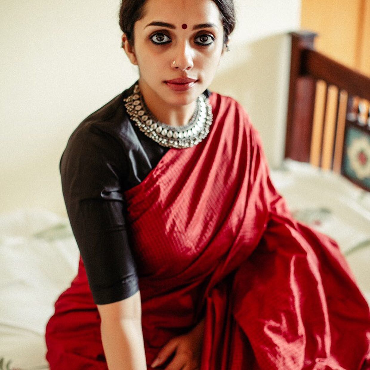 Ann Augustine In Maroon Check Saree Paired Fashion Looks With Black Blouse